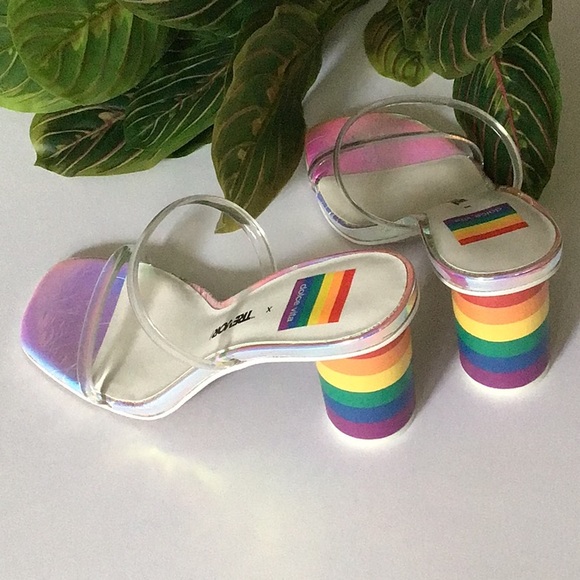 Dolce Vita Rainbow Noles Heels - Picture 12 of 15